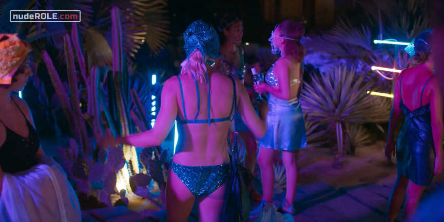 16. Carlota sexy, Vera sexy – Unstoppable s01e08 (2020)