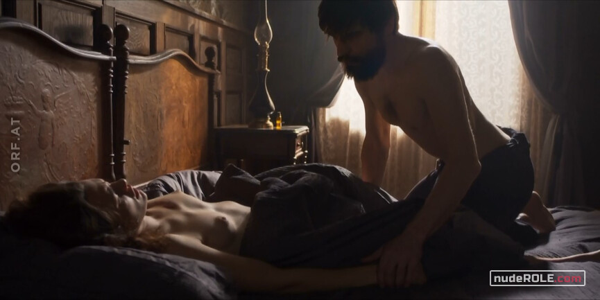 11. Fleur Salomé nude – Freud s01e04-05 (2020)