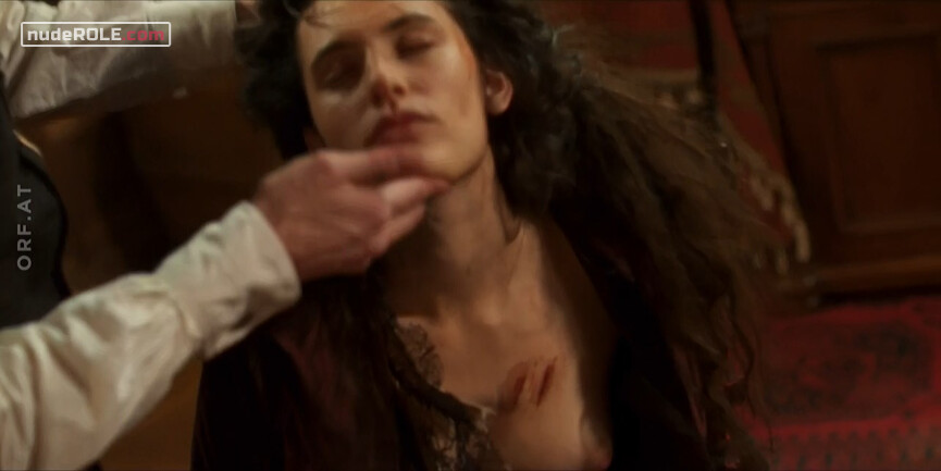 3. Fleur Salomé nude – Freud s01e04-05 (2020)