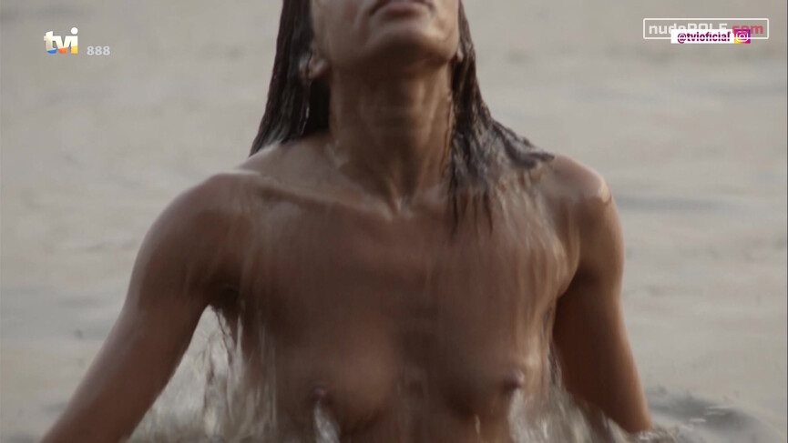 4. Mara Venâncio nude – A Única Mulher (2015)