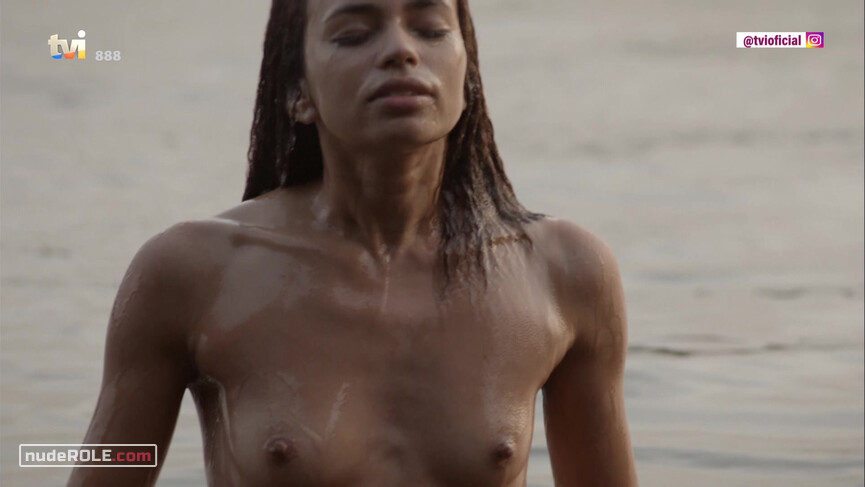 5. Mara Venâncio nude – A Única Mulher (2015)