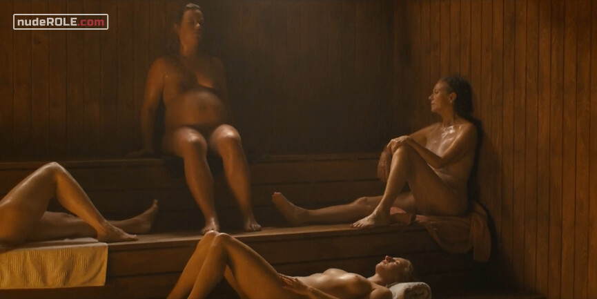 1. Helle nude, Linda nude – Happy Ending (2018)