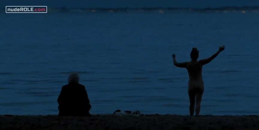 10. Helle nude, Linda nude – Happy Ending (2018)