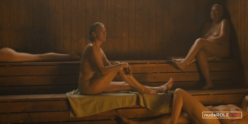 14. Helle nude, Linda nude – Happy Ending (2018)