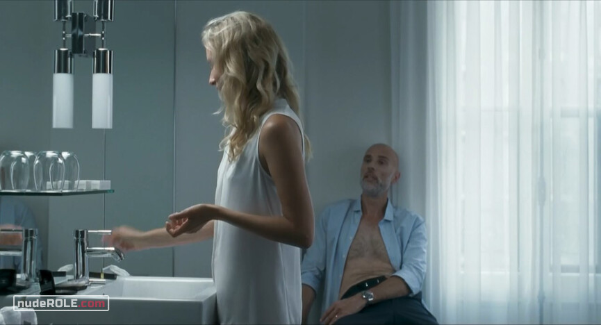 5. Béatrice Malinovsky sexy – Boris Without Beatrice (2016)