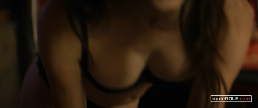 13. Anna nude , Gina sexy – Golden Men (2019)