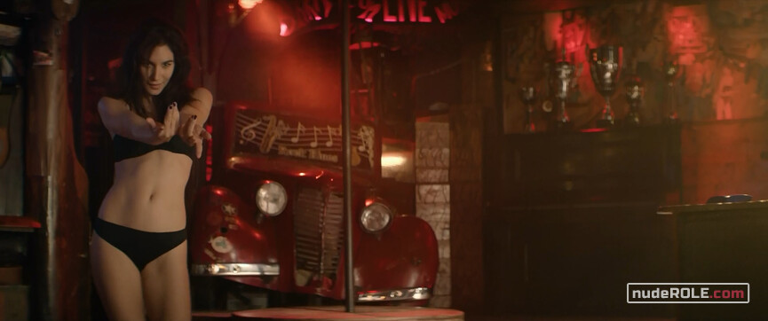 15. Anna nude , Gina sexy – Golden Men (2019)