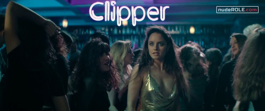 3. Anna nude , Gina sexy – Golden Men (2019)