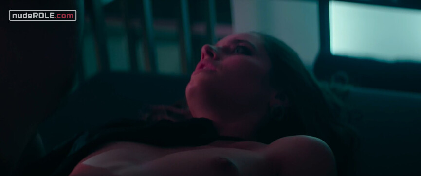 6. Anna nude , Gina sexy – Golden Men (2019)