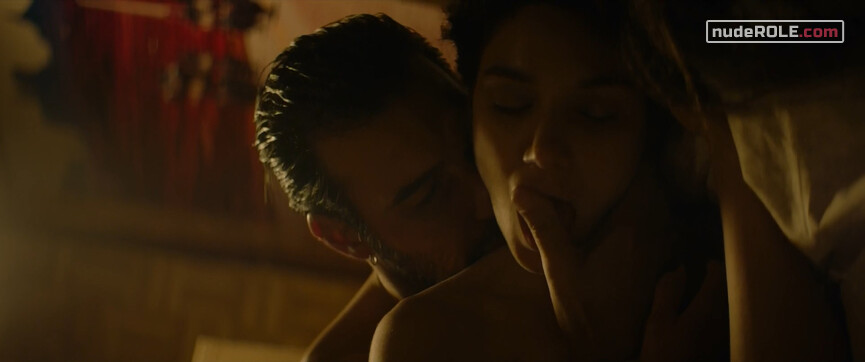 9. Anna nude , Gina sexy – Golden Men (2019)