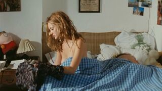 Patricia sexy, Juliette nude – A World Without Women (2011)
