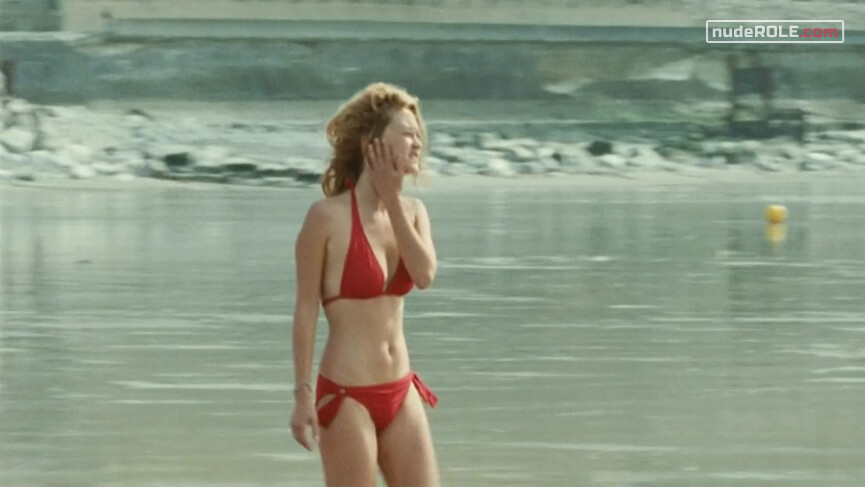 10. Patricia sexy, Juliette nude – A World Without Women (2011)