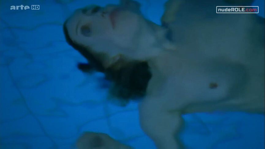 5. Florence Chamard nude – Les Vivants et les Morts s01e06 (2009)
