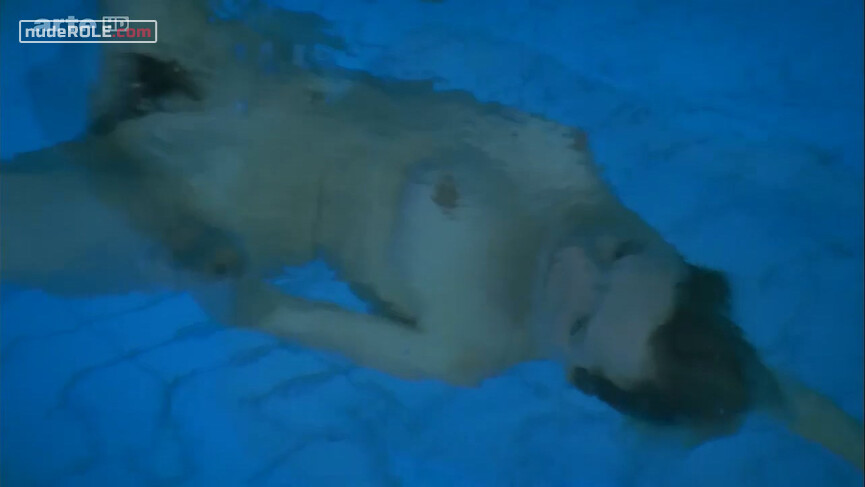 6. Florence Chamard nude – Les Vivants et les Morts s01e06 (2009)