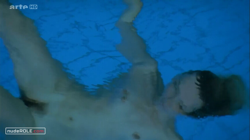 7. Florence Chamard nude – Les Vivants et les Morts s01e06 (2009)