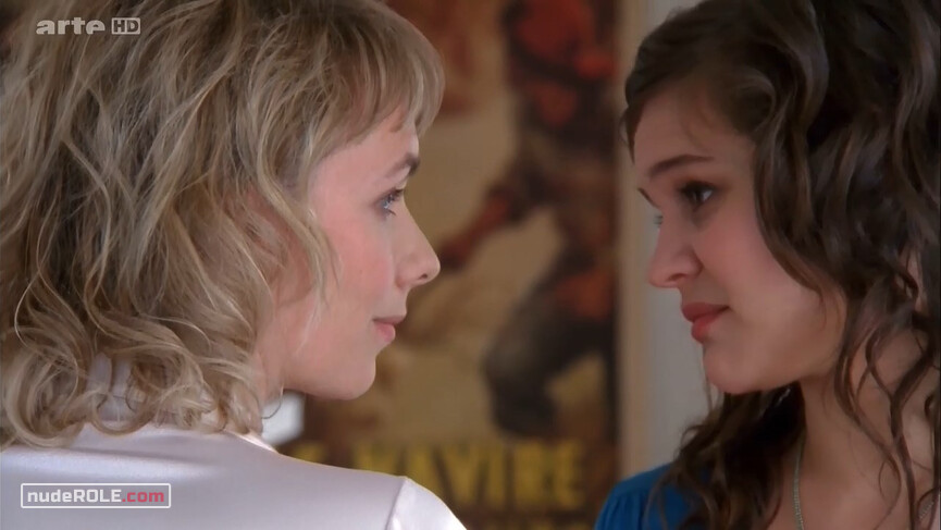5. Dallas nude , Florence Chamard nude – Les Vivants et les Morts s01e08 (2009)