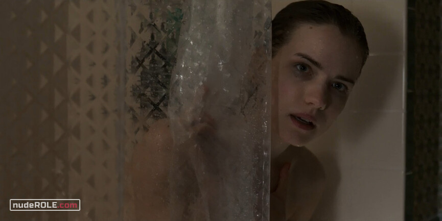 11. Colette French sexy, Beth Cassidy sexy, Addy Hanlon sexy – Dare Me s01e06 (2020)