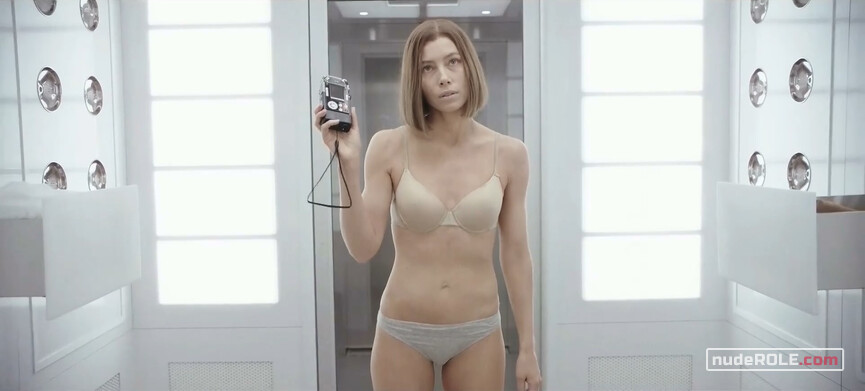 1. Lia Haddock sexy – Limetown s01e05 (2019)