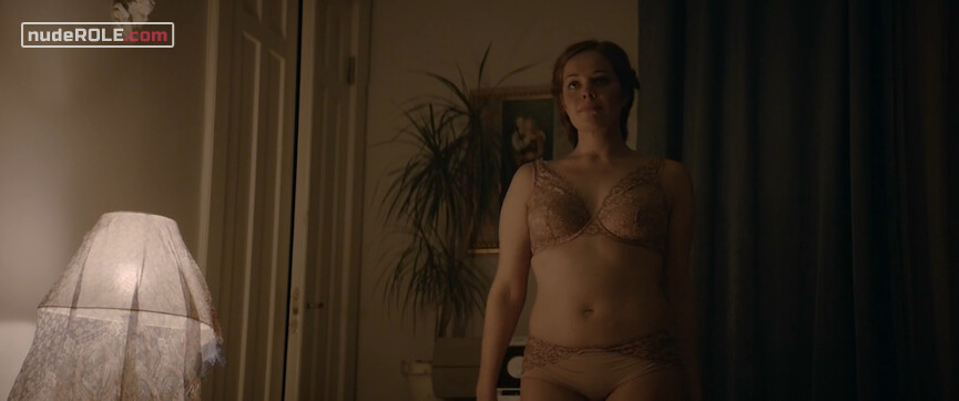 11. Mona sexy, Vaimo nude – Dogs Don't Wear Pants (2019)