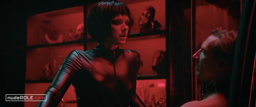 6. Mona sexy, Vaimo nude – Dogs Don't Wear Pants (2019)