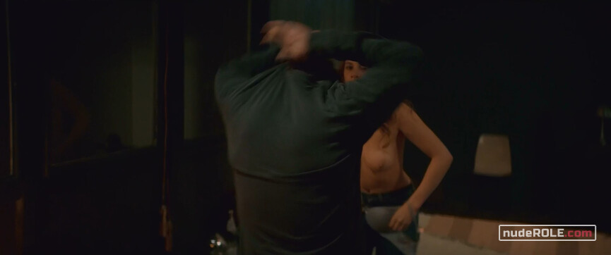 7. Jessica nude , Tina sexy – Close to the Horizon (2019)