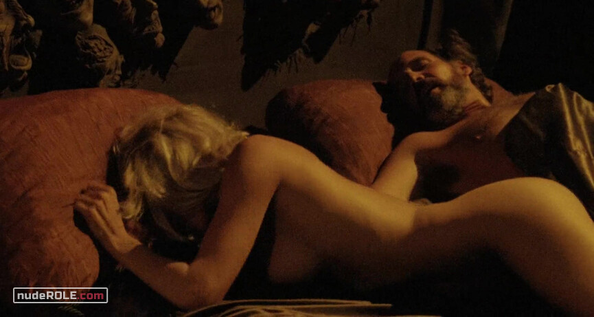 32. Tshingi nude, Dyala nude – Amazons (1986)