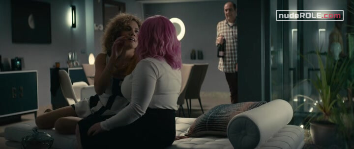 1. Tina sexy, Berta sexy – Polyamory for Dummies (2021)