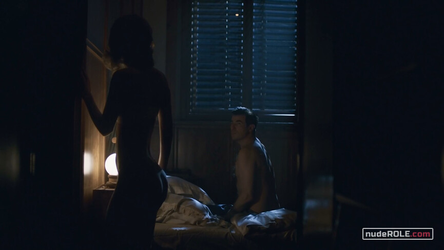1. Liesel nude, Hana sexy – The Glass Room (2019)