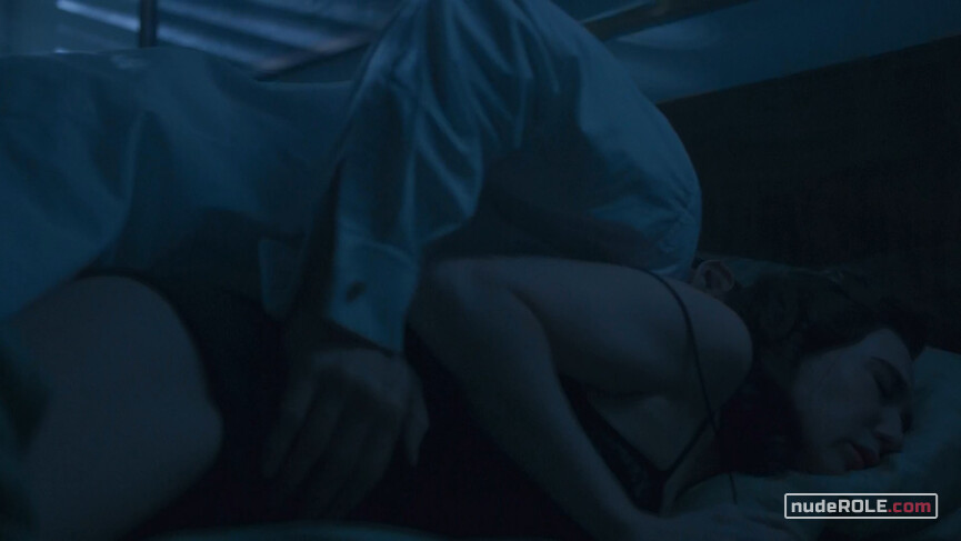 10. Liesel nude, Hana sexy – The Glass Room (2019)