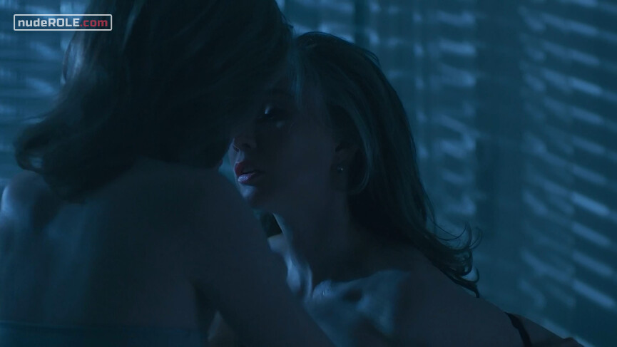 12. Liesel nude, Hana sexy – The Glass Room (2019)
