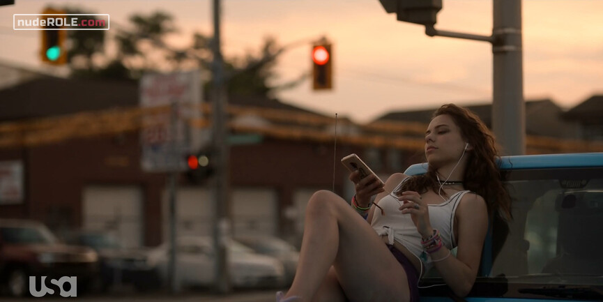 10. Colette French sexy, Beth Cassidy sexy, Addy Hanlon sexy – Dare Me s01e03 (2020)