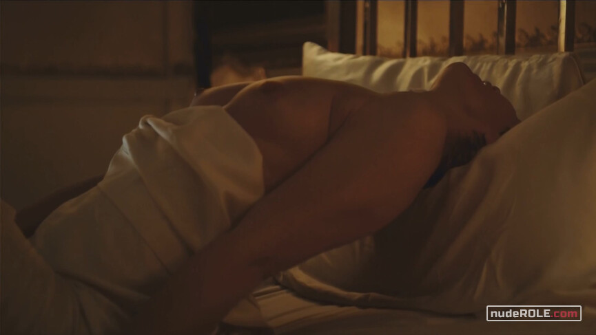 10. Sofia Dubois nude – The New Pope s01e02 (2020)