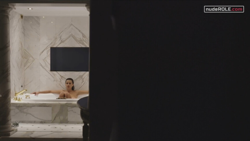 3. Sofia Dubois nude – The New Pope s01e02 (2020)