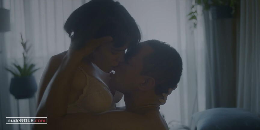 1. Nina Peixoto sexy – Omniscient s01e04 (2020)