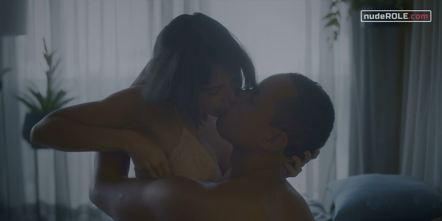3. Nina Peixoto sexy – Omniscient s01e04 (2020)