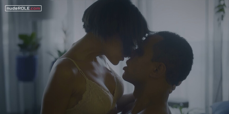 4. Nina Peixoto sexy – Omniscient s01e04 (2020)