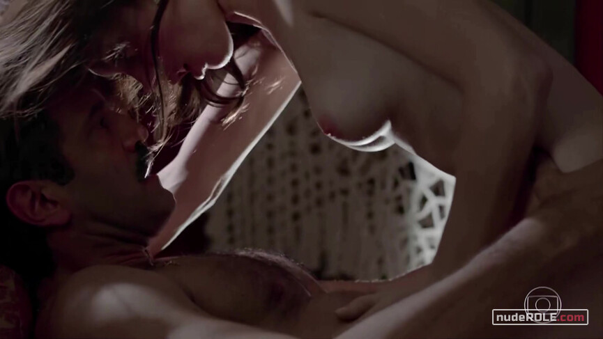2. Julia nude – Vidas Partidas (2016)