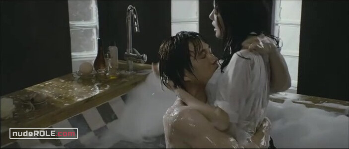 16. Yeon-Yi nude – Secret Love (2010)