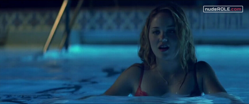 4. Madison Bell sexy, Amy Miller sexy – Swimfan (2002)