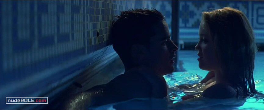 5. Madison Bell sexy, Amy Miller sexy – Swimfan (2002)