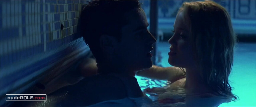 6. Madison Bell sexy, Amy Miller sexy – Swimfan (2002)
