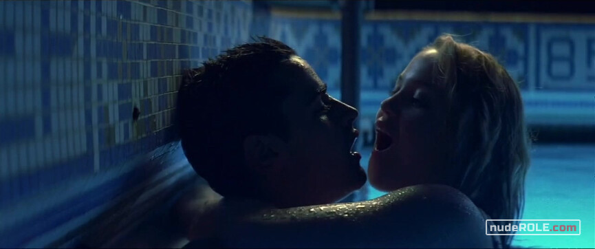 7. Madison Bell sexy, Amy Miller sexy – Swimfan (2002)
