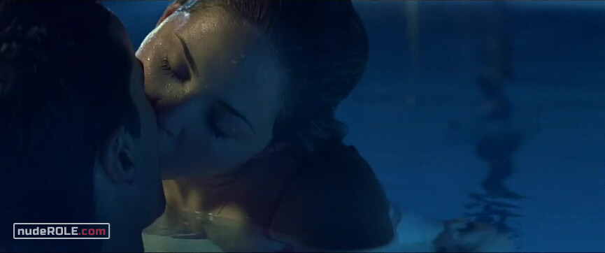 8. Madison Bell sexy, Amy Miller sexy – Swimfan (2002)
