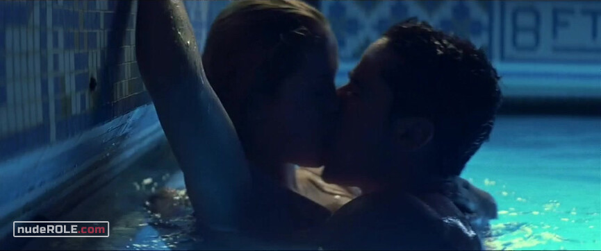 9. Madison Bell sexy, Amy Miller sexy – Swimfan (2002)