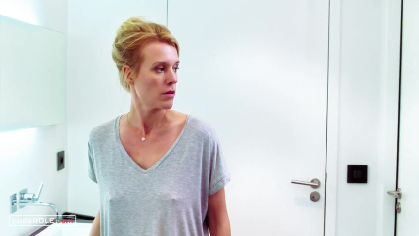 1. Jane Martin nude – Surrogate s01e07 (2017)