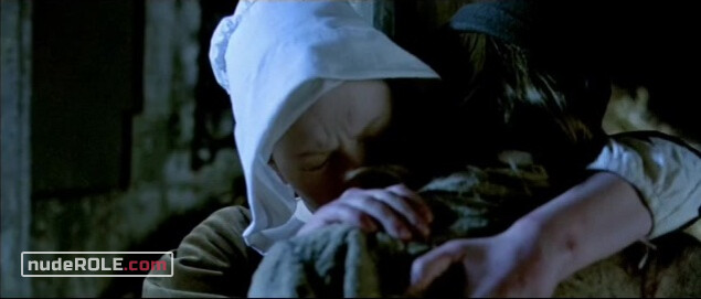 4. Griet sexy – Girl with a Pearl Earring (2003)