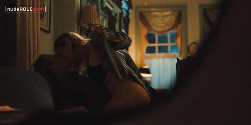 1. Mare Sheehan sexy – Mare of Easttown s01e01 (2021)
