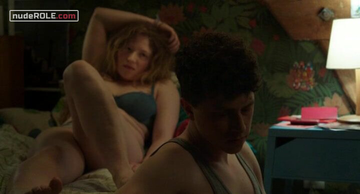 1. Charlotte 1 nude – Week-ends (2014)
