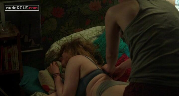 2. Charlotte 1 nude – Week-ends (2014)
