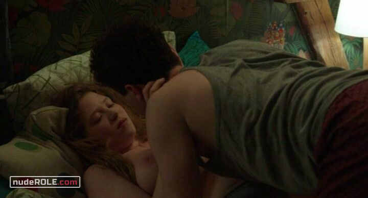 4. Charlotte 1 nude – Week-ends (2014)